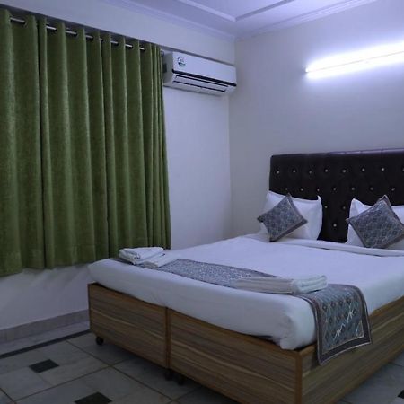 Hotel Star Palace - Near Karol Bagh Metro Delhi  Exterior photo