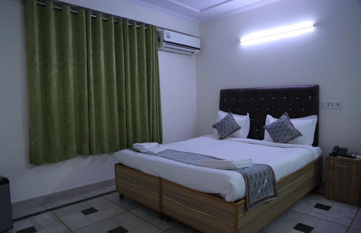 Hotel Star Palace - Near Karol Bagh Metro Delhi  Exterior photo